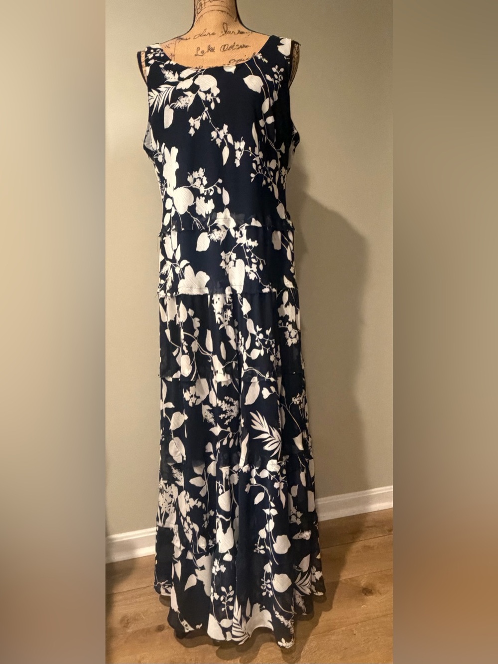 Jones Studio Navy & White Floral Tiered Chiffon Maxi Dress Size 8